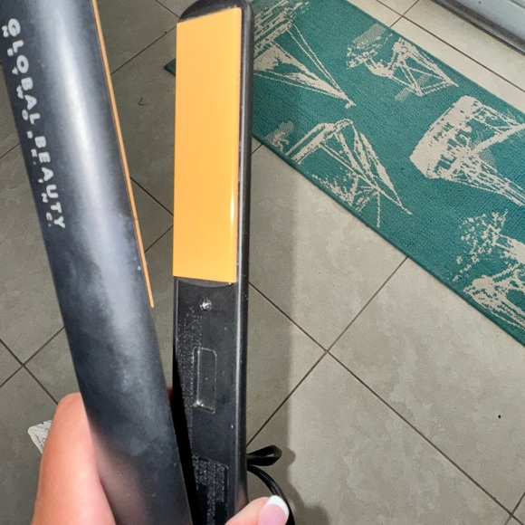 CHI Black Hair Straightener - Picture 3 of 5